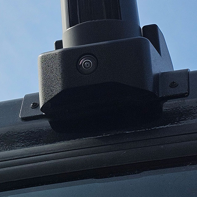 버스 앞 루프에 설치된 비전 카메라